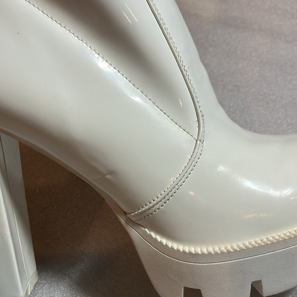 Azalea Wang white patent lug sole platform booties. Unworn. - Picture 7 of 7